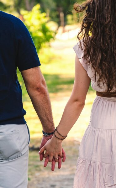 Domn 37, singur, discret, caut doamna,